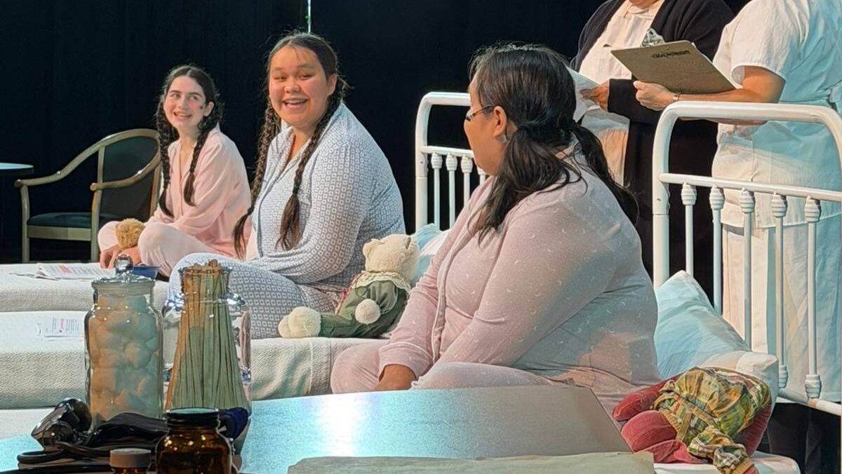 Students help reawaken language through theatre